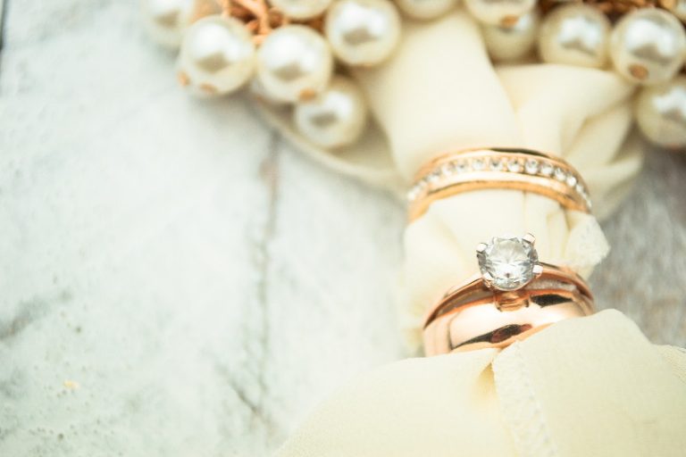 A Guide to Shopping for The Perfect Wedding Rings in Chicago